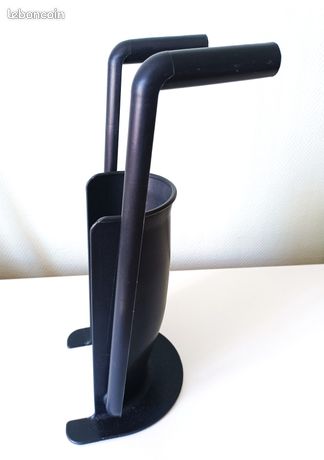 Donne enfile bas en plastique résistant