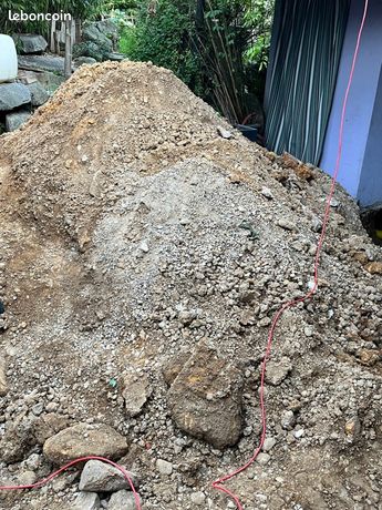 Donne terre de remblais