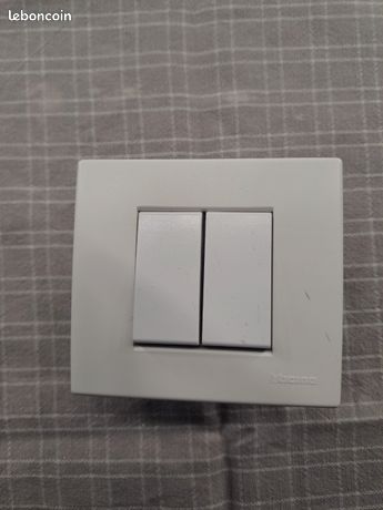 Double interrupteurs ou double bouton poussoirs