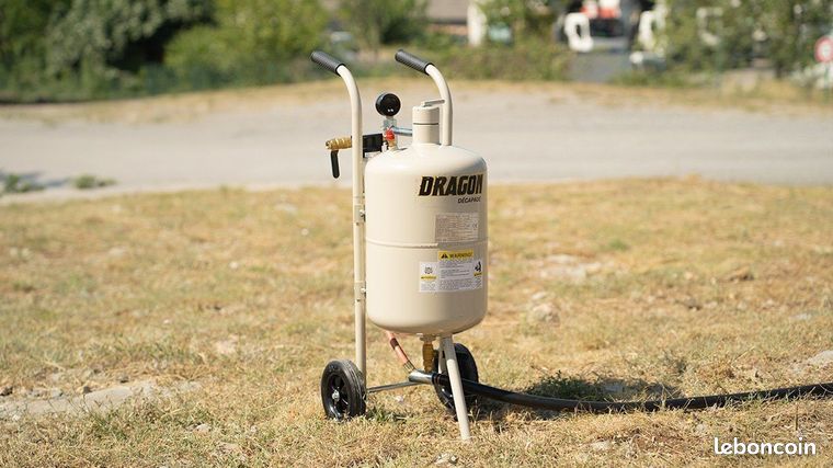 DRAGON DECAPAGE 20L Sableuse Aérogommeuse à Pression Pro Compacte, Mobile, Efficace Idéale pour Décapage Bois, Métal, Pierre, Rénovation, Mobilier, Carrosserie en France