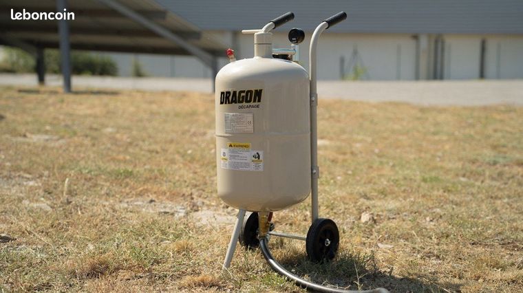 DRAGON DECAPAGE 40L - Sableuse Aérogommeuse à Pression Pro - Compacte, Mobile, Efficace - Idéale pour Décapage Bois, Métal, Pierre, Rénovation, Mobilier, Carrosserie - État Neuf