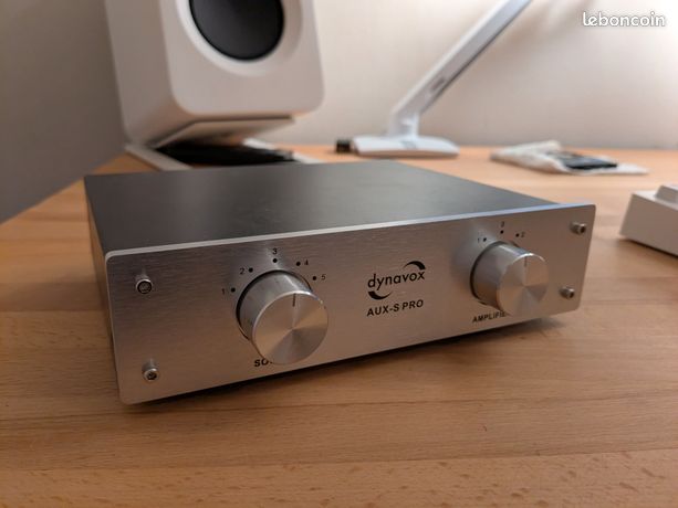 DYNAVOX AUX-S PRO Commutateur Sélecteur Audio pour Entrées / Sorties RCA Argent