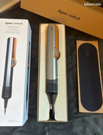 Dyson Airstrait