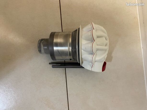Dyson cyclone v7