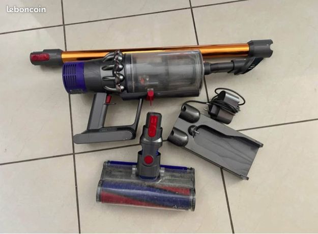 Dyson v10 absolute batterie neuve + accesoires