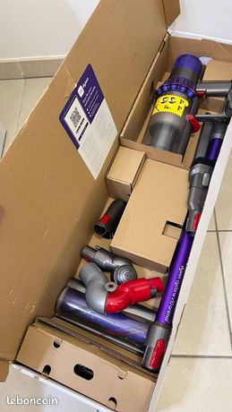 Dyson v10 et ses accessoires