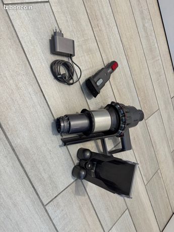 DYSON V10 moteur + accessoires