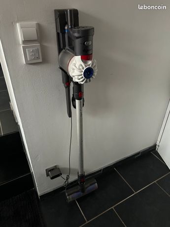 Dyson V7