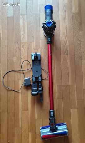 Dyson V6