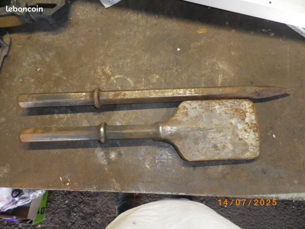 é burin 1 plat et un pointu