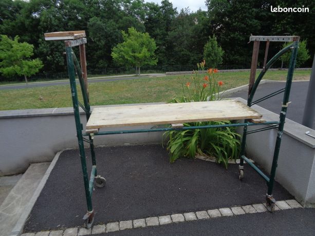 échafaudage métalique avec roulettes