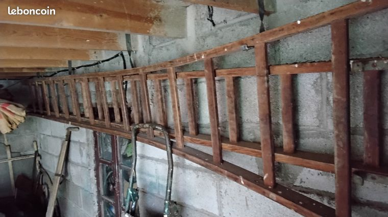 Échelle ancienne en bois