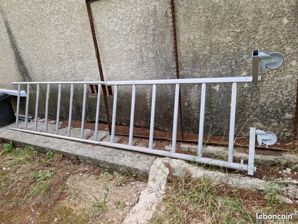 Échelle d'échafaudage avec roulettes