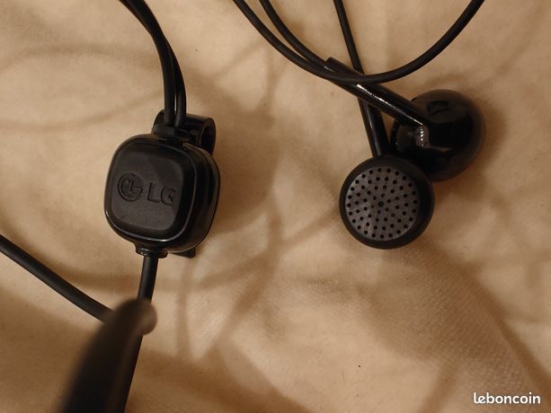 Écouteurs filaires LG