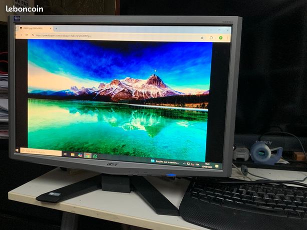 Ecran Acer LCD 22 pouces 56 cm X223Ws sur pied inclinableparfait état