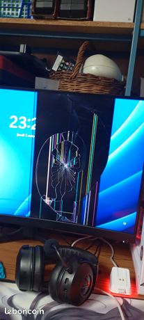 Écran incurvé pour pièce