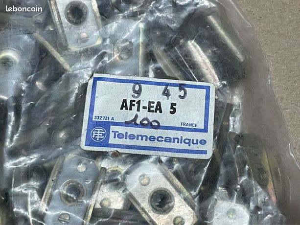 Ecrous clips M5 ( Sachet X100) AF1 EA5 TELEMECANIQUE
