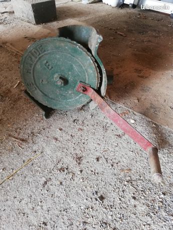 Egréneuse a maïs manuelle