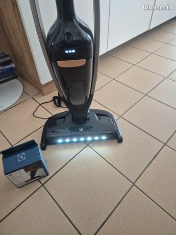 Electrolux aspirateur 2 en 1 50 min autonomie lampe integree