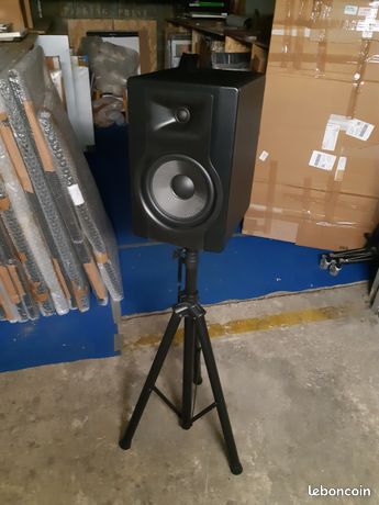 Enceintes BX 8 D3 de M-audio avec trépieds
