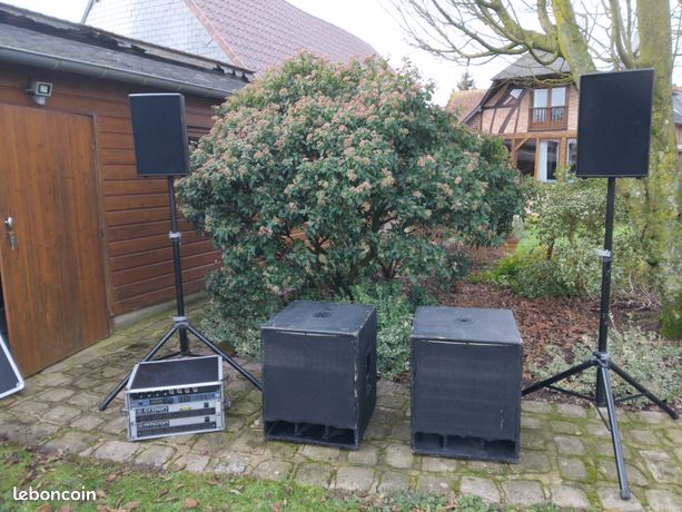Ensemble de sonorisation caissons de basses amplificateurs enceintes