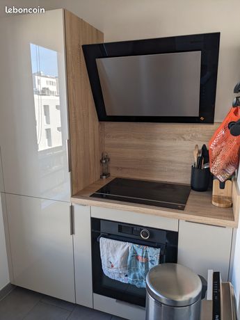 Ensemble four plaques à induction hotte lave-vaisselle De Dietrich et frigo Whirlpool encastrables