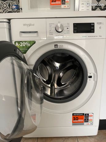 Ensemble lave-linge + micro-ondes Whirlpool