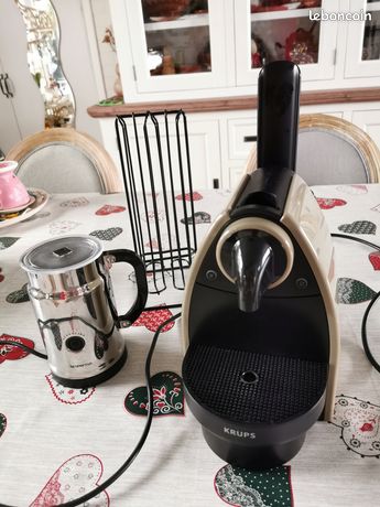 Ensemble Nepresso et mousseur de lait