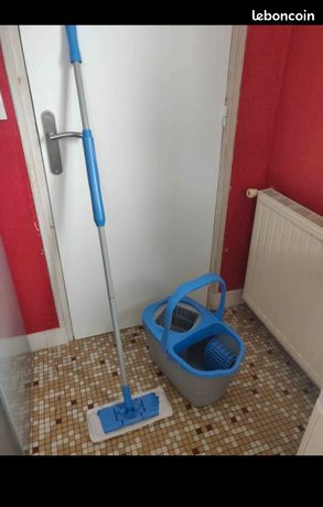 Ensemble nettoyage seau balai et serpillère