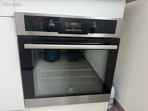 Ensemble Plaque vitro/four Electrolux