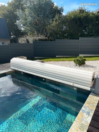 Ensemble volet roulant pour piscine motorisé