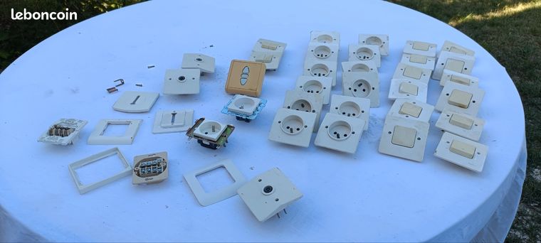 Ensemble matériel électrique prise interrupteur