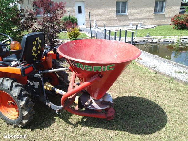 Epandeur engrais/ sel déneigement microtracteur