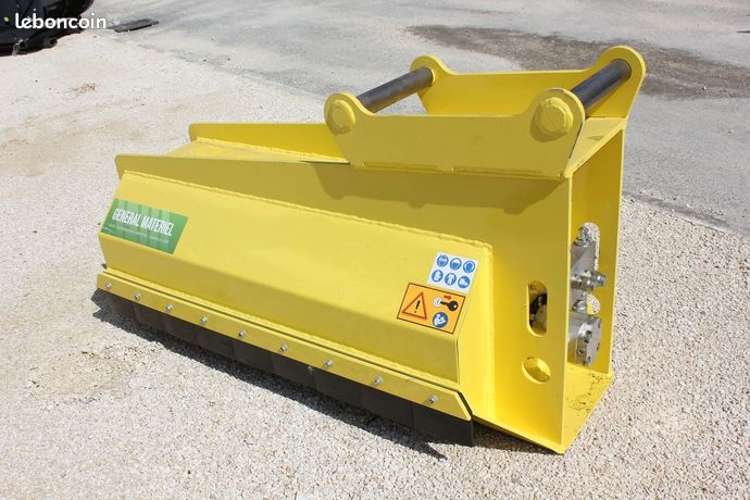 Epareuse-débroussailleuse mini pelle 3 à 5T