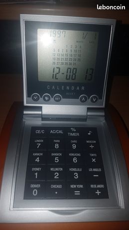 Éphéméride de bureau digital avec calculatrice