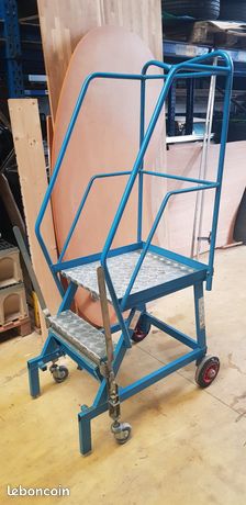 Escabeau Roulant avec plate-forme; Marchepied spécial mise en rayon