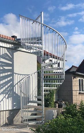 Escalier extérieur en colimaçon galvanisé à chaud