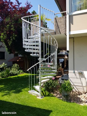 Escalier extérieur en colimaçon galvanisé à chaud