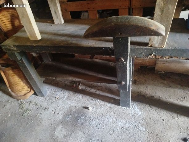 Établi de métier réparateur de cycles moto mobylette