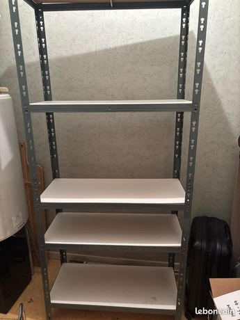 Étagère en métal