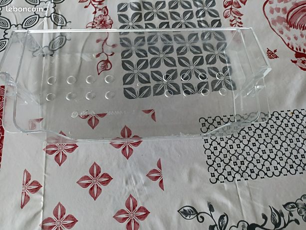 Etagère Intèrieure balconnet celle du haut avec cache beurre de portes pour réfrigérateur congélateur beko 2 portes 2 tiroirs bas prix négociable