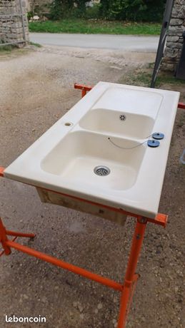 Évier 2 bacs un égouttoir en grès émaillé