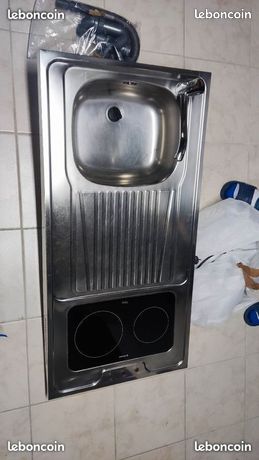 Évier avec robinetterie et plaque vitrocéramique 2 feux