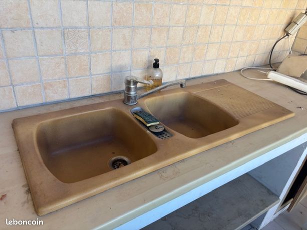 Évier en granit marron 2 bacs avec égouttoir