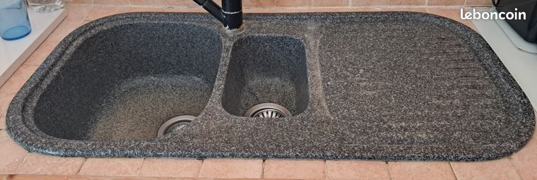 Evier résine 15 bacs noir moucheté
