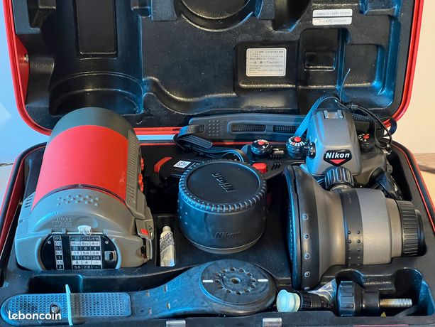 Exceptionnel ensemble Nikonos RS neuf dans une valise de transport