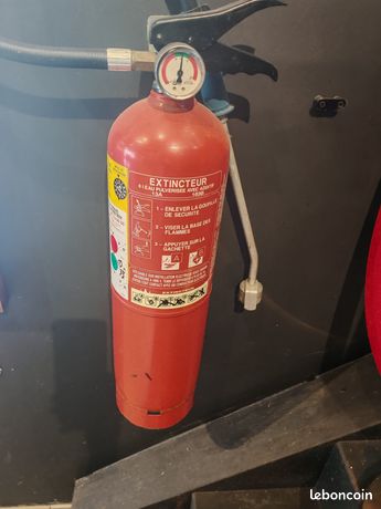 Extincteur eau très bon état avec suivi contrat entretien