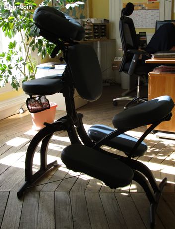 Fauteuil de massage assis et sa housse de transport