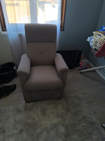Fauteuil électrique relaxant et lève-personne très bon état 80