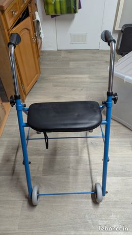 Fauteuil garde-robe et déambulateur
